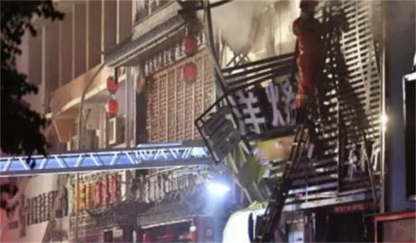 最新进展！"楼梯炸没了，二楼是