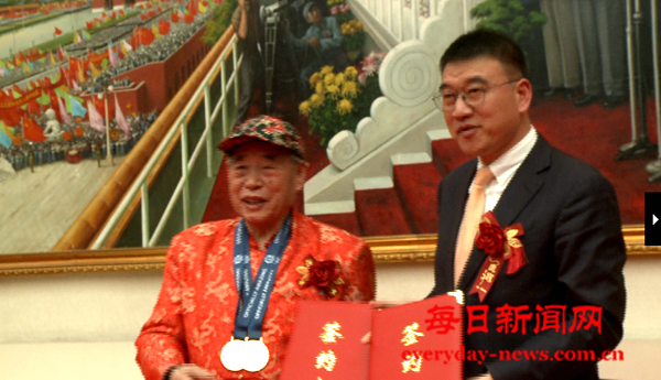 李老师签约8.png 李老师签约8.png