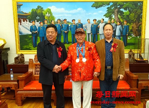 和李恩海合影我1.jpg 和李恩海合影我1.jpg