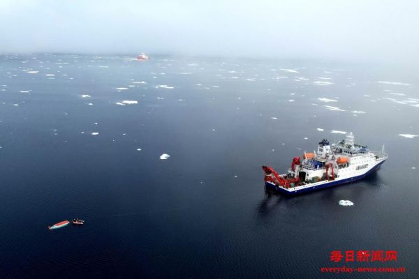 “双龙”闯北极——“雪龙2”号保障“蛟龙