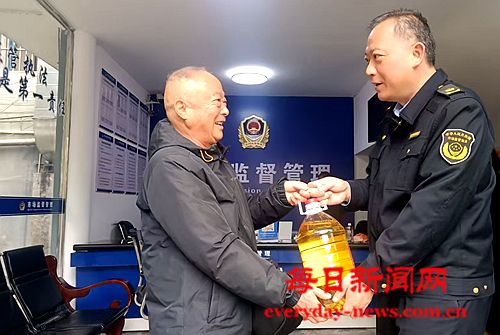 湖北省公安县市场监管局开展重阳节主题活动